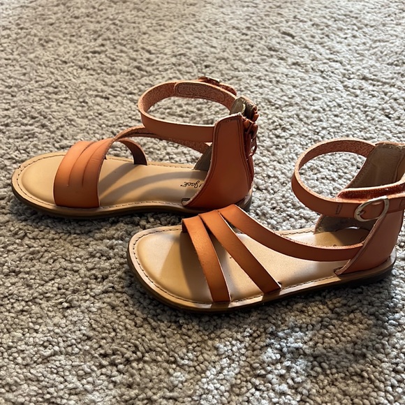 Sandals - Picture 2 of 4